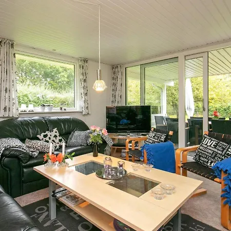 Dom wakacyjny Three-bedroom In 12 *
