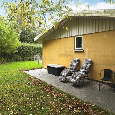 Three-bedroom In 12 Vakantiehuis Nordenbro Vesteregn
